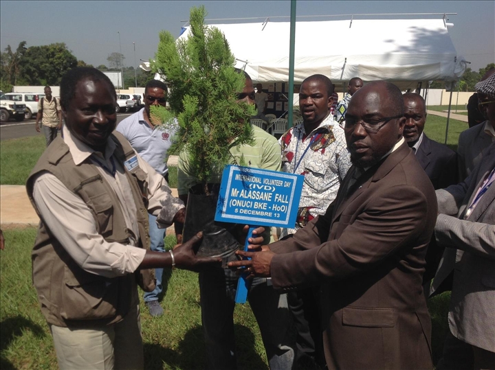 Journée internationale des volontaires / Prof. Lazare Poamé: « Nous tenons à remercier l’ONUCI et tous les volontaires du monde pour leurs actions salvatrices en direction de l’Afrique »